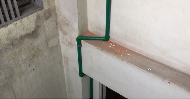 Đi lại đường ống nước mới bằng cách đi nổi (Nguồn: sưu tầm)